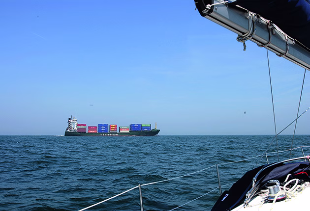 Judging Distance at Sea: Techniques, Challenges, and Practical Tips